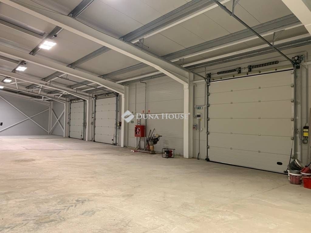 295m² · 590.000 ft