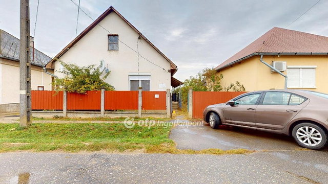 Eladó családi ház, Gyürén 8.5 M Ft, 2 szobás
