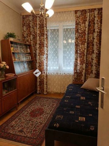 Eladó téglalakás, Komlón, Tompa Mihály utcában 15 M Ft