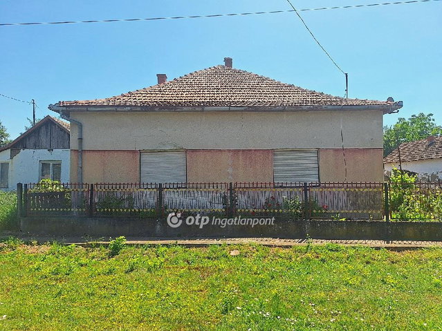 Eladó családi ház, Biharnagybajomban 5.3 M Ft, 3 szobás