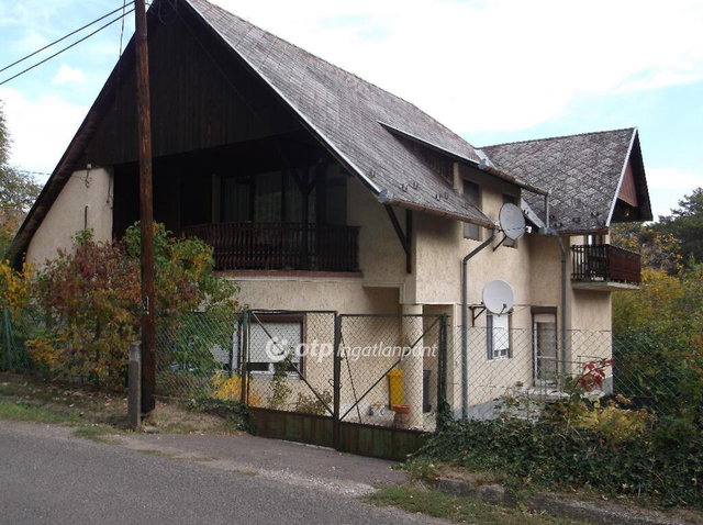 Eladó családi ház, Gyöngyösön 109 M Ft, 6 szobás