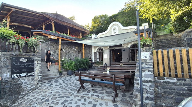 Eladó üzlethelyiség, Badacsonytomajon, Kisfaludy utcában 429 M Ft
