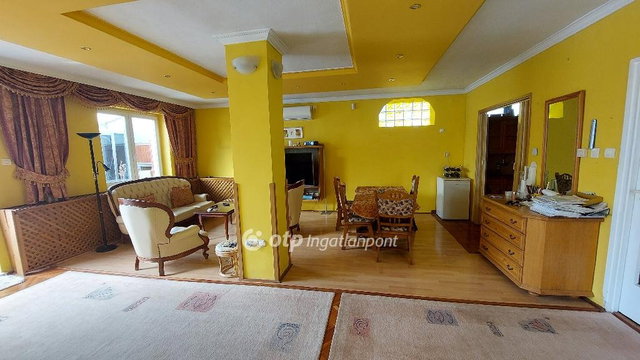 Eladó családi ház, Csornán 85 M Ft, 5 szobás