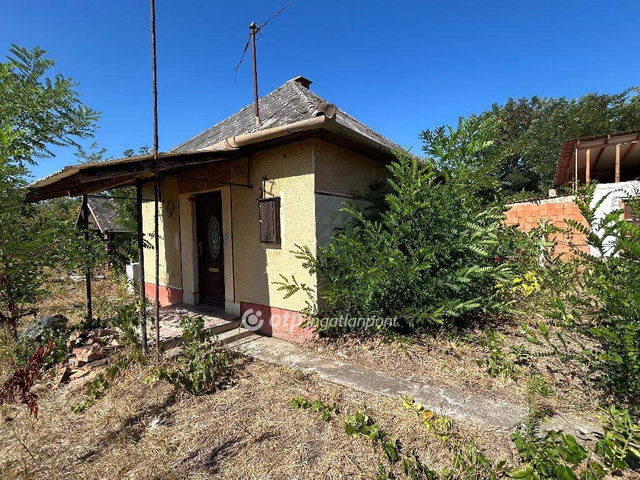 Eladó családi ház, Bocskaikerten 8 M Ft, 1 szobás