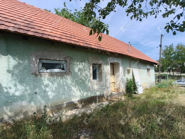 Eladó családi ház, Adorjánházán 6 M Ft, 1 szobás