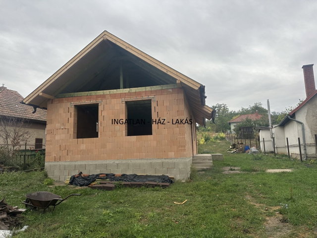 Eladó ikerház, Őrbottyánban 74.9 M Ft, 3 szobás