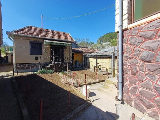 Eladó családi ház, Bükkszéken 39.9 M Ft, 4+2 szobás