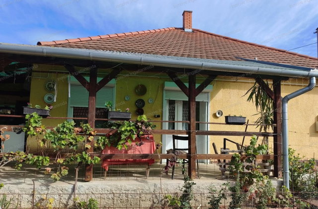 Eladó családi ház, Buzsákon 45 M Ft, 3+1 szobás