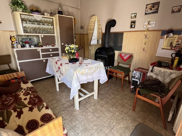 Eladó családi ház, Sárbogárdon 23 M Ft, 2 szobás
