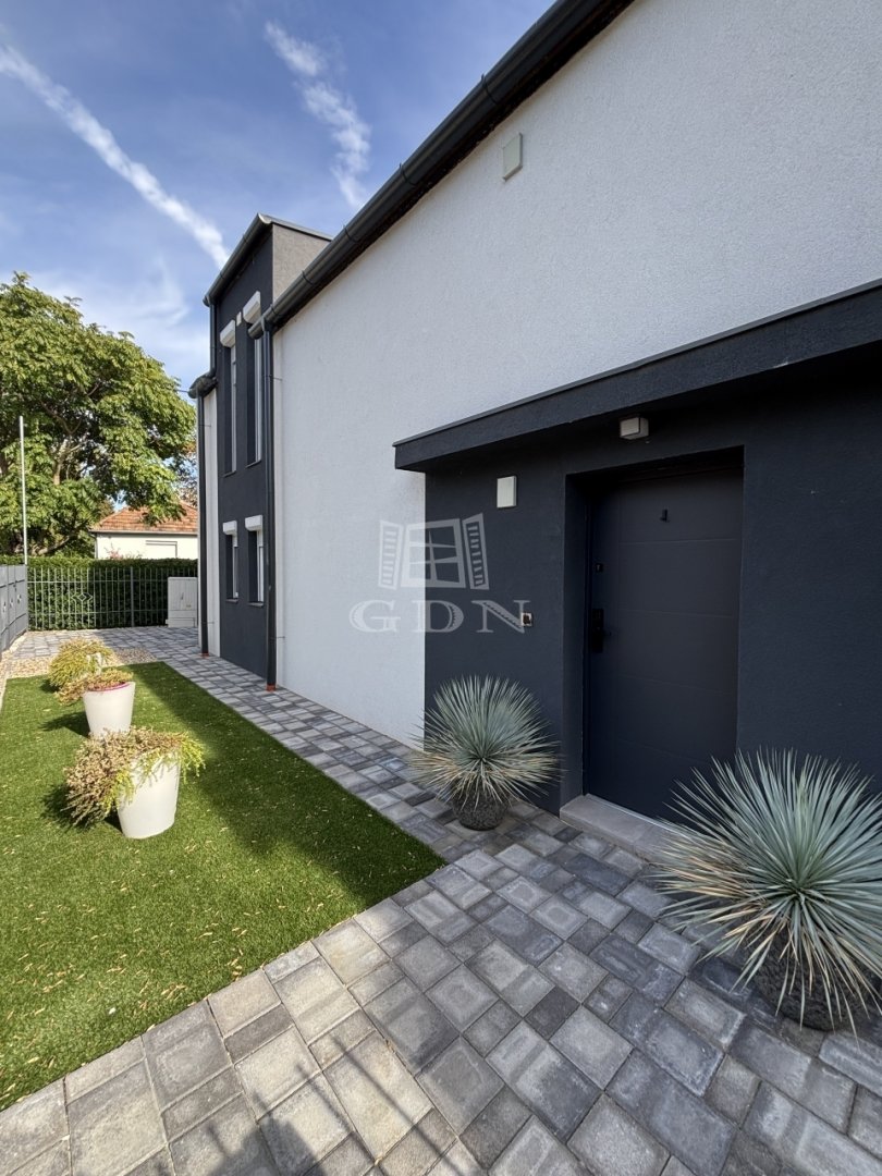 Ikerház · 3 hálószoba · 104 m² · 119.900.000 Ft