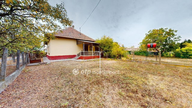 Eladó családi ház, Négyesen 12.5 M Ft, 2+1 szobás