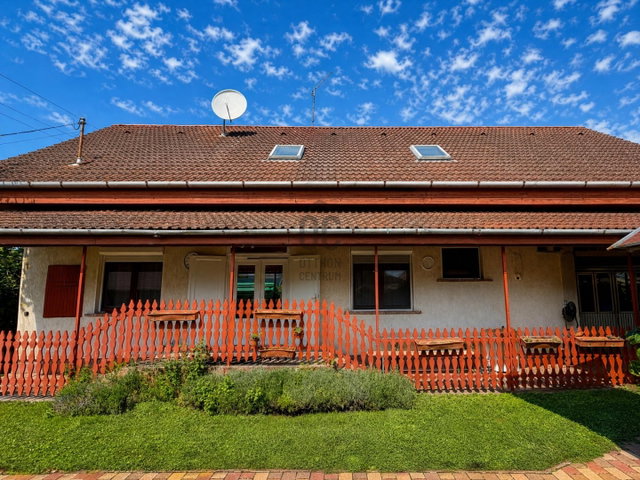 Eladó családi ház, Cegléden 89.9 M Ft, 5 szobás
