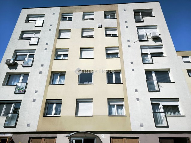 Eladó panellakás, Győrött 46.9 M Ft, 2 szobás