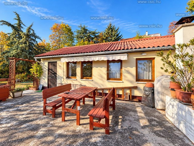 Eladó családi ház, Leányfaluban 95 M Ft, 3 szobás