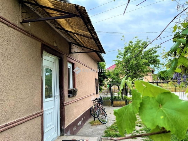 Eladó családi ház, Bugyin 45 M Ft, 2 szobás
