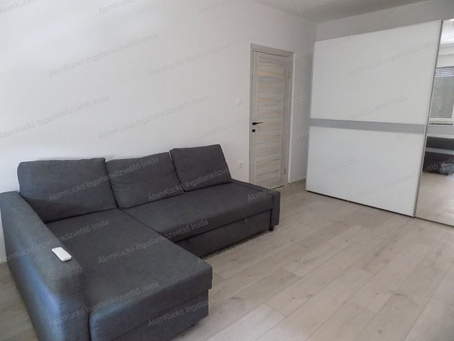 Kiadó panellakás, albérlet, Kaposváron, Búzavirág utcában