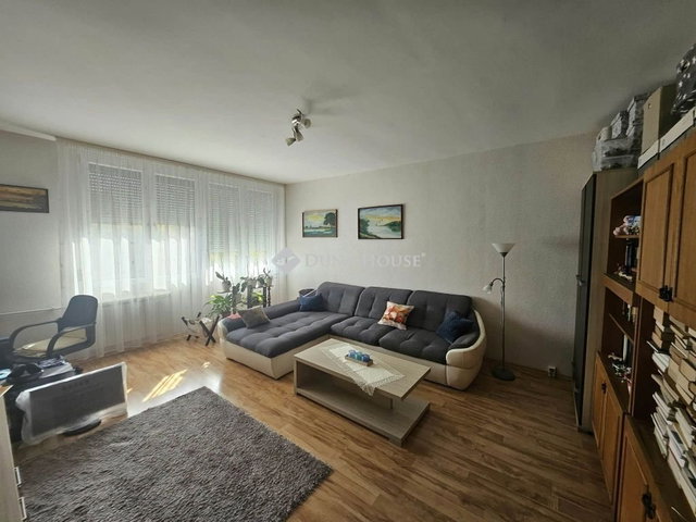 Eladó téglalakás, Szekszárdon 35.9 M Ft, 2 szobás