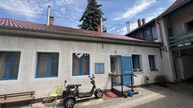 Eladó családi ház, Szombathelyen 22.5 M Ft, 1 szobás
