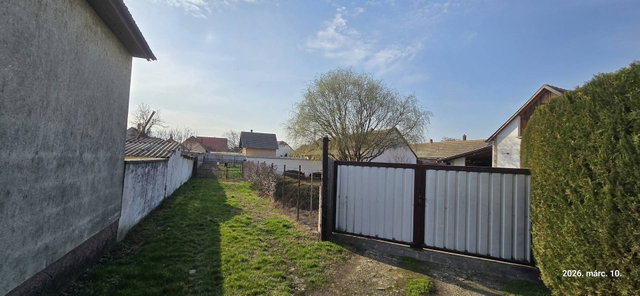 Eladó családi ház, Bátaszéken 22.422 M Ft, 1+1 szobás
