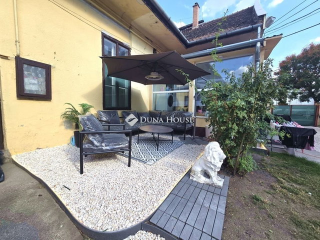 Eladó téglalakás, Budapesten, X. kerületben 69.9 M Ft, 5 szobás