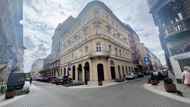 Eladó téglalakás, Budapesten, VI. kerületben 95 M Ft, 2+1 szobás