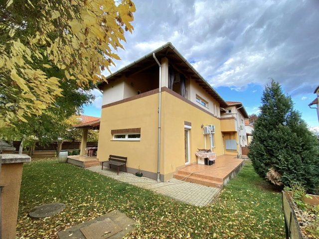 Eladó téglalakás, Szegeden 89 M Ft, 3 szobás