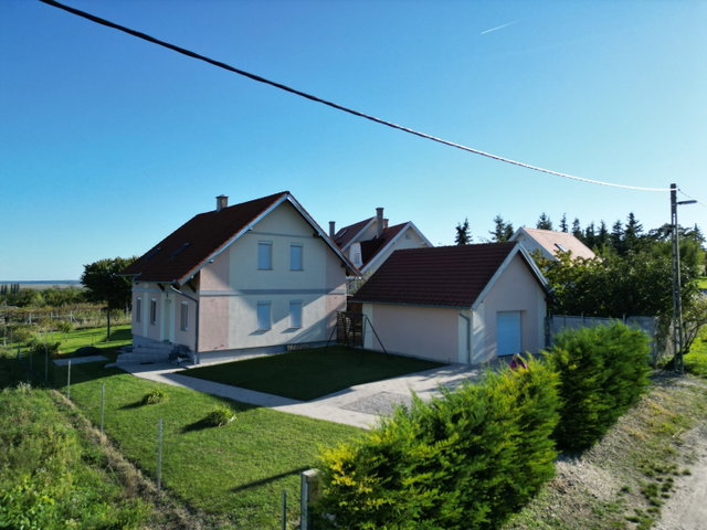 Eladó családi ház, Fertőrákoson 164.663 M Ft, 5 szobás