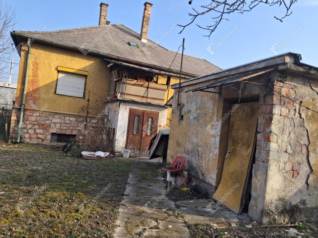 Eladó családi ház, Komáromban 78 M Ft, 3 szobás