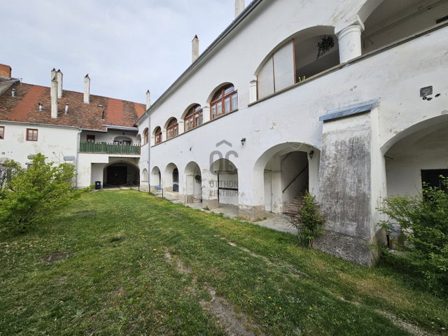 Eladó téglalakás, Kőszegen 39.9 M Ft, 2 szobás