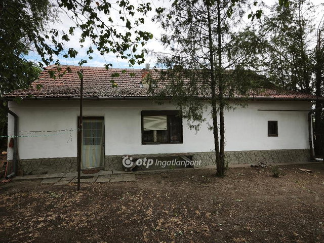 Eladó családi ház, Tiszakécskén 20 M Ft, 2 szobás