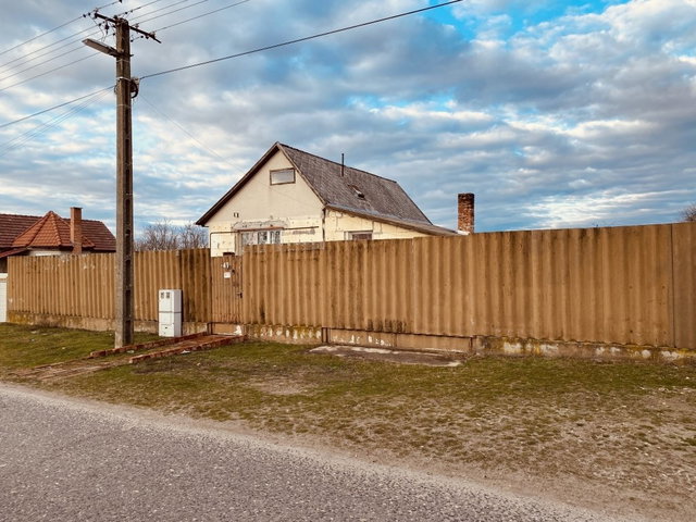Eladó családi ház, Táborfalván 33.5 M Ft, 1+2 szobás
