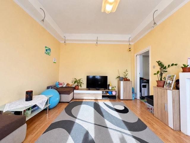 Eladó téglalakás, Komlón 26.5 M Ft, 2 szobás