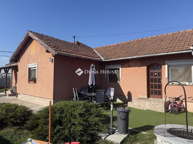 Eladó családi ház, Érden 88.8 M Ft, 4 szobás
