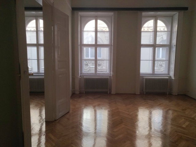 Kiadó téglalakás, albérlet, V. kerületben, Nádor utcában