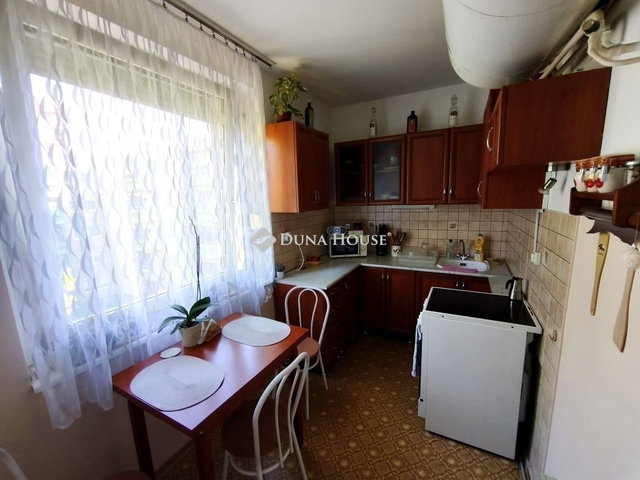 Eladó panellakás, Szombathelyen 49.9 M Ft, 4 szobás