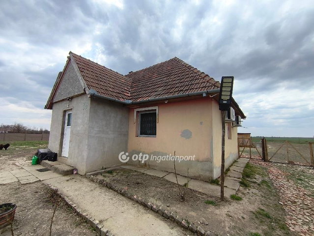 Eladó családi ház, Kardoson 10 M Ft, 2 szobás