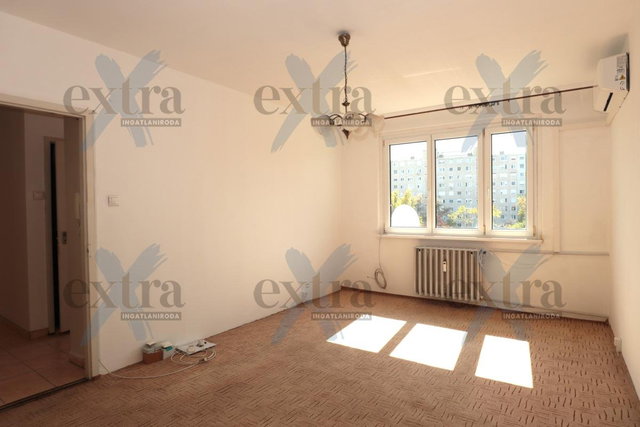 Eladó panellakás, Szegeden 39.8 M Ft, 2 szobás
