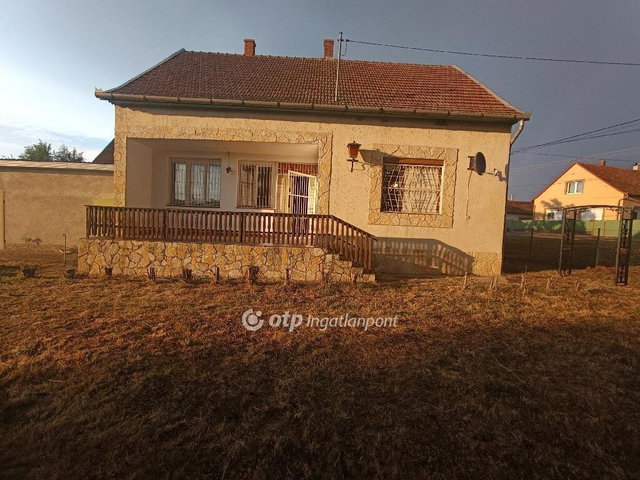 Eladó családi ház, Egyeken 16 M Ft, 4 szobás
