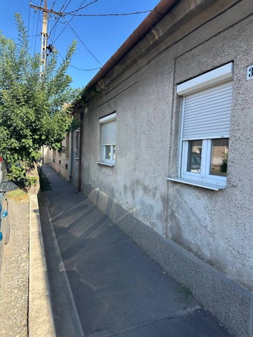 Eladó családi ház, Pécsett 43.9 M Ft, 4+1 szobás