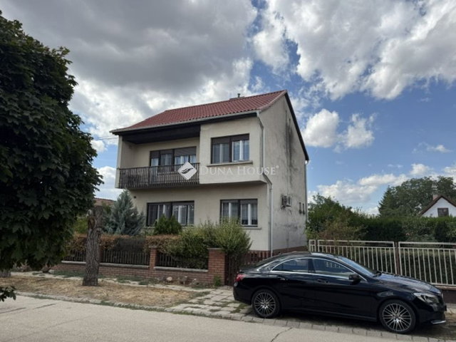 Eladó családi ház, Ceglédbercelen, Zrínyi utcában 105 M Ft
