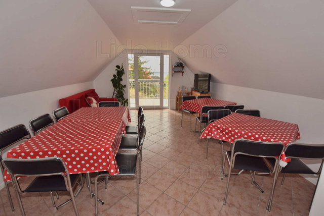 Eladó családi ház, Balatonfüreden 430 M Ft, 15 szobás