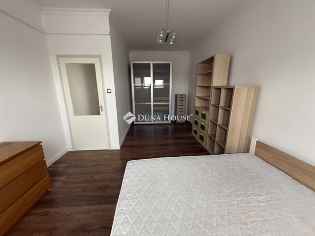 Eladó téglalakás, Kecskeméten 40 M Ft, 2 szobás
