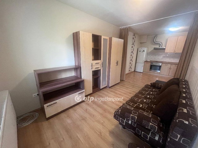 Eladó téglalakás, Szegeden 63 M Ft, 2 szobás