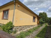 Eladó családi ház, Pécsett 64.9 M Ft, 3 szobás