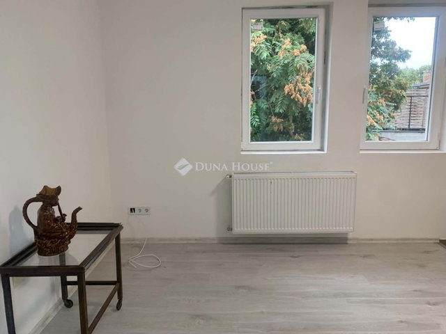 Kiadó iroda, Budapesten, XIV. kerületben, Cinkotai úton, 3 szobás