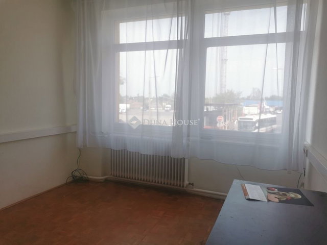 Kiadó iroda, Tatán 35 E Ft / hó / költözzbe.hu