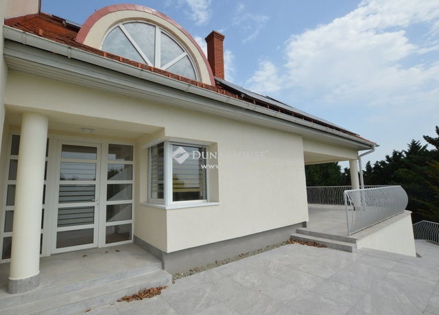 Eladó családi ház, Velencén 229 M Ft, 6 szobás