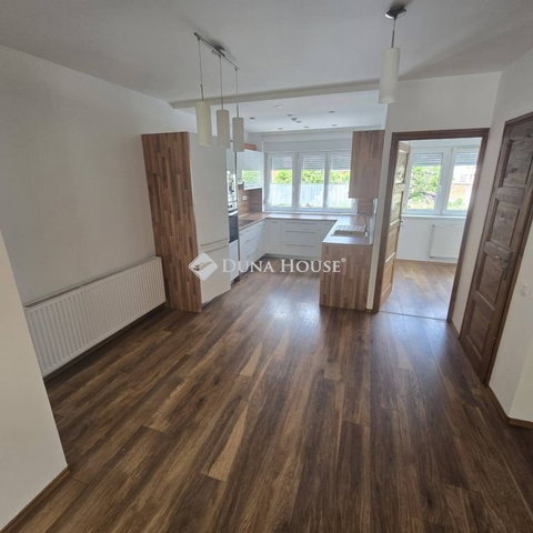 Kiadó téglalakás, albérlet, Kecskeméten 250 E Ft / hó