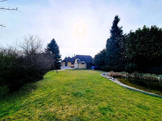 Eladó családi ház, Feketeerdőn 139.9 M Ft, 3 szobás