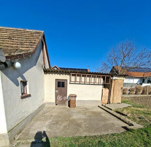 Eladó családi ház, Nagyvenyimen 23 M Ft, 2 szobás